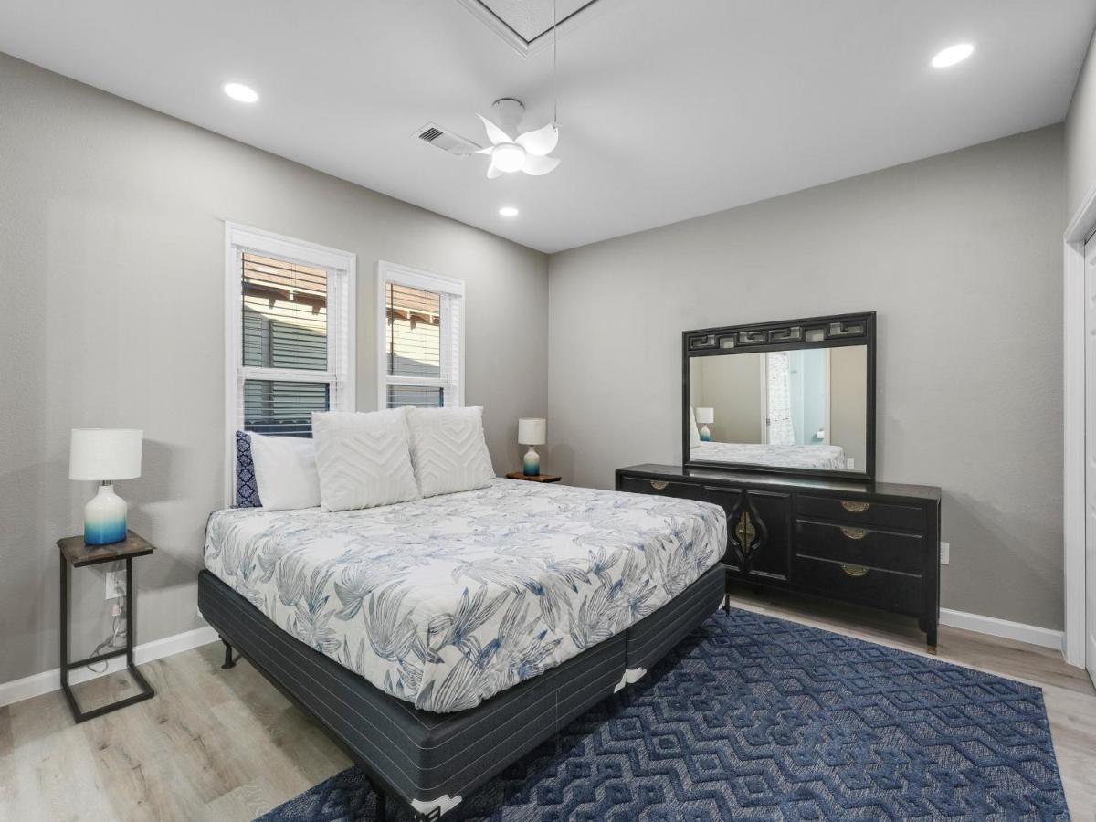 Galveston Escapes - Walk To Beach And Restaurants Extérieur photo